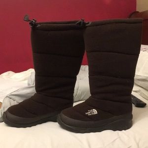 Brown North Face Heatseeker insulated fleece boots